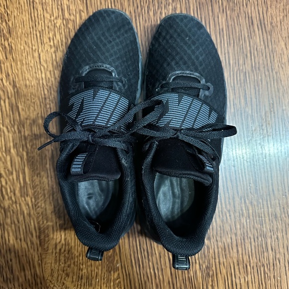 Women’s Nike Renew Tennis Shoes (7.5) - Picture 8 of 10